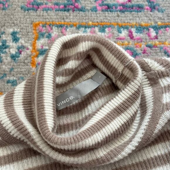 Vince Beige Tan White Striped Cashmere Long Sleeve Turtleneck Sweater Size Large - Picture 7 of 8